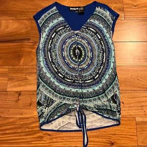 Desigual beautiful top with button detail, wearable art!